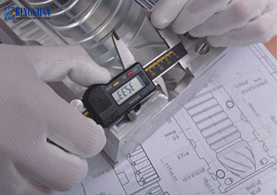acheter Les moules impeccables de soufflage de corps creux de finition, bouteille ont fait le moule adapté aux besoins du client du HDPE pp online manufacture